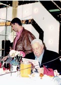 אבי דוכן עם ראש הממשלה אריק שרון וחברת הכנסת גאולה כהן